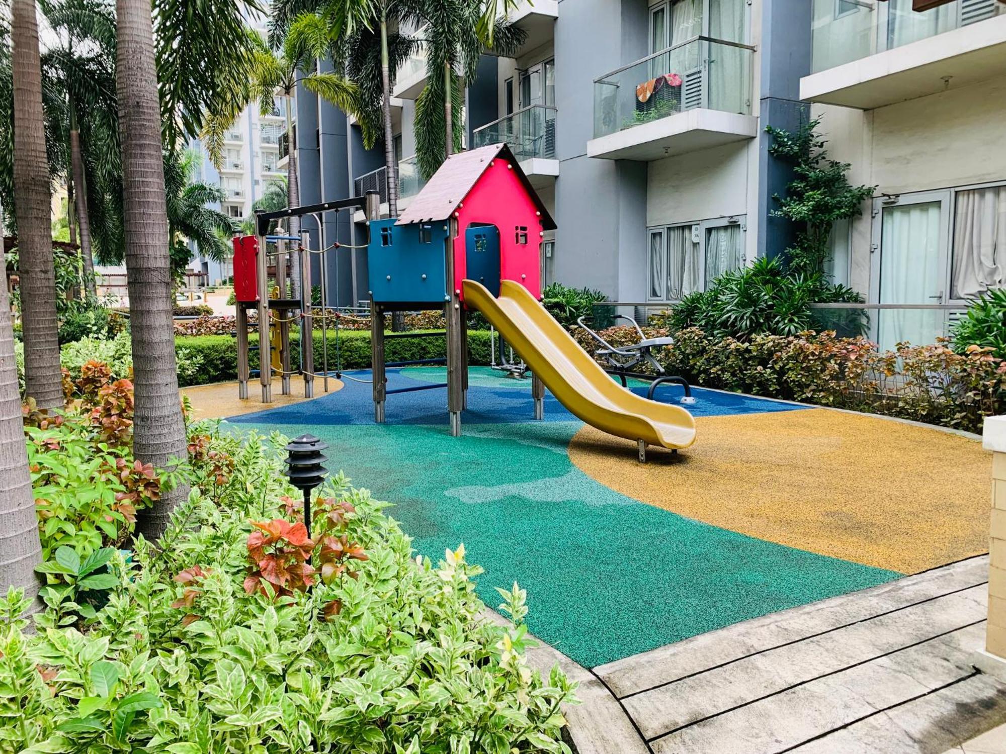 One Palm Tree Villas Condominium - Studio 10Th-O Fl With Balcony - Across Terminal 3 Airport Manila Esterno foto